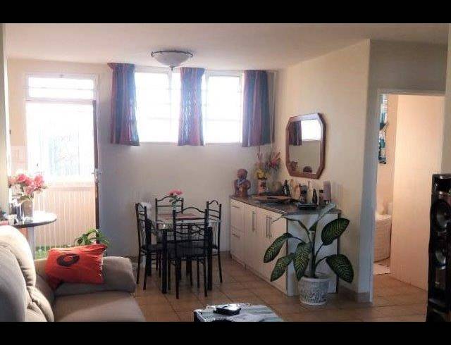 2.5 BEDROOM FLAT FOR SALE IN BLUFF